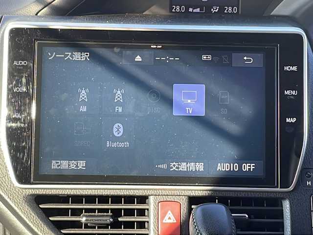 トヨタ ノア Si ダブルバイビー 茨城県 2018(平30)年 6.4万km ブラック 10インチ純正SDナビ/クルーズコントロール/横滑り防止装置/レーンキープアシスト/LEDオートライト/オートマチックハイビーム/アイドリングストップ/スマートキー/冷房WAC/Bluetooth/フルセグTV/バックカメラ/3列シート/ドライブレコーダー/純正フロアマット/ハーフレザーシート/両側パワースライドドア/16インチ純正アルミホイール