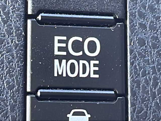 トヨタ ノア Si ダブルバイビー 茨城県 2018(平30)年 6.4万km ブラック 10インチ純正SDナビ/クルーズコントロール/横滑り防止装置/レーンキープアシスト/LEDオートライト/オートマチックハイビーム/アイドリングストップ/スマートキー/冷房WAC/Bluetooth/フルセグTV/バックカメラ/3列シート/ドライブレコーダー/純正フロアマット/ハーフレザーシート/両側パワースライドドア/16インチ純正アルミホイール