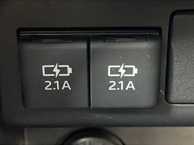 トヨタ ノア Si ダブルバイビー 茨城県 2018(平30)年 6.4万km ブラック 10インチ純正SDナビ/クルーズコントロール/横滑り防止装置/レーンキープアシスト/LEDオートライト/オートマチックハイビーム/アイドリングストップ/スマートキー/冷房WAC/Bluetooth/フルセグTV/バックカメラ/3列シート/ドライブレコーダー/純正フロアマット/ハーフレザーシート/両側パワースライドドア/16インチ純正アルミホイール