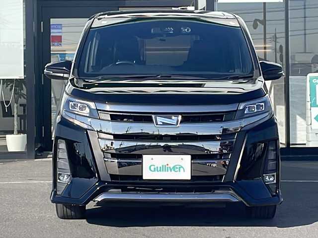 トヨタ ノア Si ダブルバイビー 茨城県 2018(平30)年 6.4万km ブラック 10インチ純正SDナビ/クルーズコントロール/横滑り防止装置/レーンキープアシスト/LEDオートライト/オートマチックハイビーム/アイドリングストップ/スマートキー/冷房WAC/Bluetooth/フルセグTV/バックカメラ/3列シート/ドライブレコーダー/純正フロアマット/ハーフレザーシート/両側パワースライドドア/16インチ純正アルミホイール