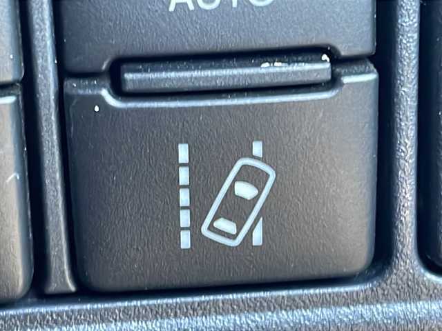 トヨタ ノア Si ダブルバイビー 茨城県 2018(平30)年 6.4万km ブラック 10インチ純正SDナビ/クルーズコントロール/横滑り防止装置/レーンキープアシスト/LEDオートライト/オートマチックハイビーム/アイドリングストップ/スマートキー/冷房WAC/Bluetooth/フルセグTV/バックカメラ/3列シート/ドライブレコーダー/純正フロアマット/ハーフレザーシート/両側パワースライドドア/16インチ純正アルミホイール