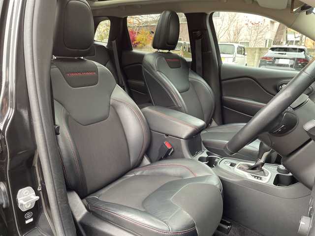 クライスラー・ジープ ジープ チェロキー トレイルホーク 青森県 2016(平28)年 5.4万km 黒 ４WD/サンルーフ/自動駐車/アダプティブクルーズコントロール/レーンキープアシスト/純正ナビ/（Bluetooth・TV）/電動サイドブレーキ/パークアシスト/ドライブレコーダー/ハーフレザー/パワーシート/パワーバックドア/純正アルミホイール17インチ/オートライト/アイドリングストップ/プッシュスタート/スマートキー