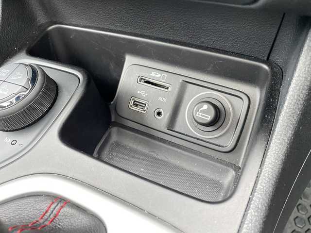 クライスラー・ジープ ジープ チェロキー トレイルホーク 青森県 2016(平28)年 5.4万km 黒 ４WD/サンルーフ/自動駐車/アダプティブクルーズコントロール/レーンキープアシスト/純正ナビ/（Bluetooth・TV）/電動サイドブレーキ/パークアシスト/ドライブレコーダー/ハーフレザー/パワーシート/パワーバックドア/純正アルミホイール17インチ/オートライト/アイドリングストップ/プッシュスタート/スマートキー