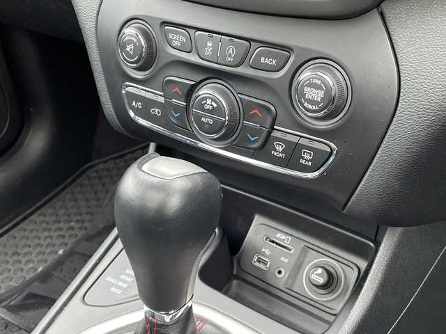 クライスラー・ジープ ジープ チェロキー トレイルホーク 青森県 2016(平28)年 5.4万km 黒 ４WD/サンルーフ/自動駐車/アダプティブクルーズコントロール/レーンキープアシスト/純正ナビ/（Bluetooth・TV）/電動サイドブレーキ/パークアシスト/ドライブレコーダー/ハーフレザー/パワーシート/パワーバックドア/純正アルミホイール17インチ/オートライト/アイドリングストップ/プッシュスタート/スマートキー