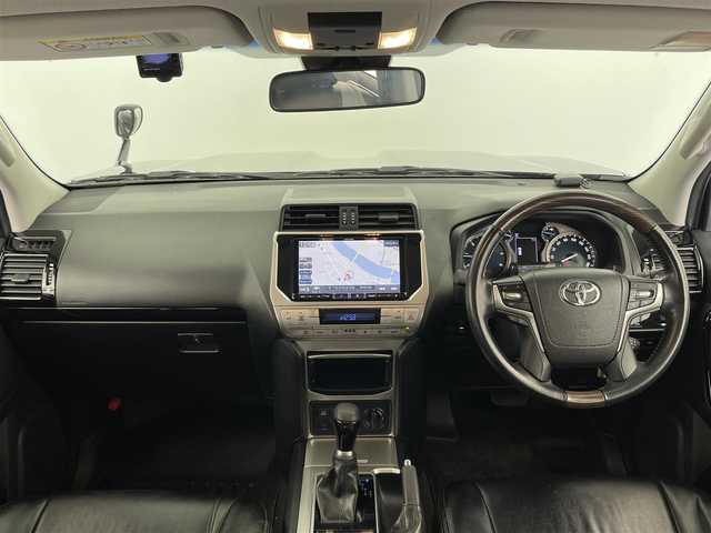 トヨタ ランドクルーザー プラド TX 大分県 2019(平31)年 6.1万km ブラック 社外９型ナビ　X9NX/(CD/DVD/SD/BT/HDMI/フルセグ)/バックカメラ/ＥＴＣ/Toyota Safety Sense/・プリクラッシュセーフティ（歩行者［昼］検知機能付衝突回避支援タイプ/ミリ波レーダー＋単眼カメラ方式）/・レーンディパーチャーアラート/・オートマチックハイビーム/・レーダークルーズコントロール（ブレーキ制御付）/コーナーセンサー/オートマチックハイビーム/レーダー探知機 GWT97ｓｄ/ドライブレコーダー前後/スマートキー2本/電動格納ウィンカーミラー/フォグランプ/全席シートカバー/ステアリングリモコン