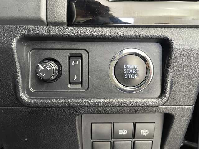 トヨタ ランドクルーザー プラド TX 大分県 2019(平31)年 6.1万km ブラック 社外９型ナビ　X9NX/(CD/DVD/SD/BT/HDMI/フルセグ)/バックカメラ/ＥＴＣ/Toyota Safety Sense/・プリクラッシュセーフティ（歩行者［昼］検知機能付衝突回避支援タイプ/ミリ波レーダー＋単眼カメラ方式）/・レーンディパーチャーアラート/・オートマチックハイビーム/・レーダークルーズコントロール（ブレーキ制御付）/コーナーセンサー/オートマチックハイビーム/レーダー探知機 GWT97ｓｄ/ドライブレコーダー前後/スマートキー2本/電動格納ウィンカーミラー/フォグランプ/全席シートカバー/ステアリングリモコン