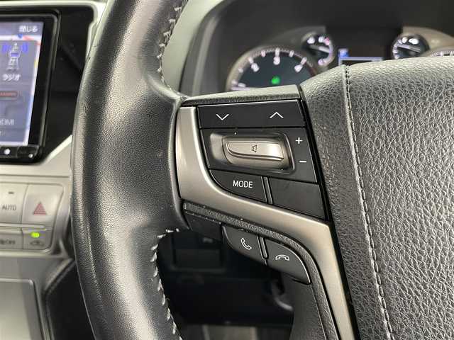 トヨタ ランドクルーザー プラド TX 大分県 2019(平31)年 6.1万km ブラック 社外９型ナビ　X9NX/(CD/DVD/SD/BT/HDMI/フルセグ)/バックカメラ/ＥＴＣ/Toyota Safety Sense/・プリクラッシュセーフティ（歩行者［昼］検知機能付衝突回避支援タイプ/ミリ波レーダー＋単眼カメラ方式）/・レーンディパーチャーアラート/・オートマチックハイビーム/・レーダークルーズコントロール（ブレーキ制御付）/コーナーセンサー/オートマチックハイビーム/レーダー探知機 GWT97ｓｄ/ドライブレコーダー前後/スマートキー2本/電動格納ウィンカーミラー/フォグランプ/全席シートカバー/ステアリングリモコン