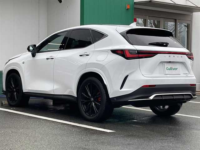 レクサス ＮＸ 350h Fスポーツ 愛知県 2023(令5)年 1.1万km ホワイトノーヴァガラスフレーク 〇ワンオーナー/〇純正14インチメーカーナビ/〇フルセグTV/〇バックカメラ/〇パノラミックビューモニター/〇ビルトインETC2.0/〇ムーンルーフ/〇ハンズフリーパワーバックドア/〇セーフティシステムプラス/〇レーダークルーズコントロール/〇プリクラッシュセーフティ/〇3眼LEDヘッドランプ/〇デジタルインナーミラー/〇オートライト/〇フォグランプ/〇純正20インチアルミ/〇革巻きステアリング/〇ステアリングヒーター/〇パドルシフト/〇左右独立オートエアコン/〇革シート/〇シートヒーター/〇シートベンチレーション/〇パワーシート/〇スマートエントリー