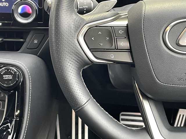 レクサス ＮＸ 350h Fスポーツ 愛知県 2023(令5)年 1.1万km ホワイトノーヴァガラスフレーク 〇ワンオーナー/〇純正14インチメーカーナビ/〇フルセグTV/〇バックカメラ/〇パノラミックビューモニター/〇ビルトインETC2.0/〇ムーンルーフ/〇ハンズフリーパワーバックドア/〇セーフティシステムプラス/〇レーダークルーズコントロール/〇プリクラッシュセーフティ/〇3眼LEDヘッドランプ/〇デジタルインナーミラー/〇オートライト/〇フォグランプ/〇純正20インチアルミ/〇革巻きステアリング/〇ステアリングヒーター/〇パドルシフト/〇左右独立オートエアコン/〇革シート/〇シートヒーター/〇シートベンチレーション/〇パワーシート/〇スマートエントリー