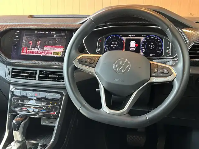 フォルクスワーゲン Ｔ－クロス TSI スタイル 高知県 2022(令4)年 2.3万km ディープブラックパールエフェクト 純正ナビ/【フルセグ/BT】/Bカメラ/ETC2.0/Appleカープレイ/置くだけ充電/ブラインドスポットモニター/パークアシスト/LEDヘッドライト/プッシュスタート/コーナーセンサー