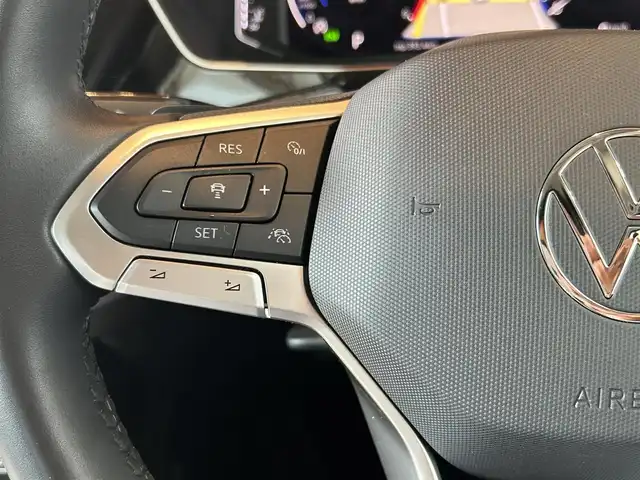 フォルクスワーゲン Ｔ－クロス TSI スタイル 高知県 2022(令4)年 2.3万km ディープブラックパールエフェクト 純正ナビ/【フルセグ/BT】/Bカメラ/ETC2.0/Appleカープレイ/置くだけ充電/ブラインドスポットモニター/パークアシスト/LEDヘッドライト/プッシュスタート/コーナーセンサー
