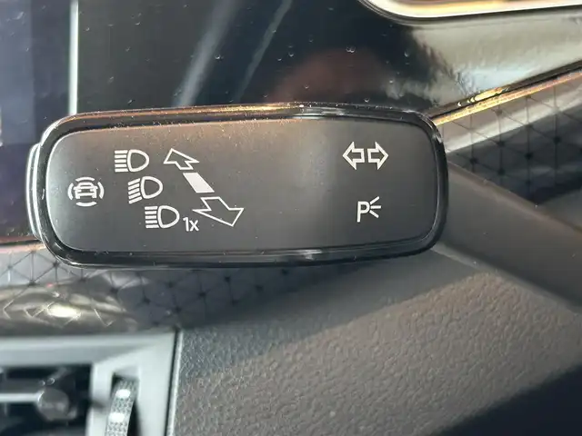 フォルクスワーゲン Ｔ－クロス TSI スタイル 高知県 2022(令4)年 2.3万km ディープブラックパールエフェクト 純正ナビ/【フルセグ/BT】/Bカメラ/ETC2.0/Appleカープレイ/置くだけ充電/ブラインドスポットモニター/パークアシスト/LEDヘッドライト/プッシュスタート/コーナーセンサー