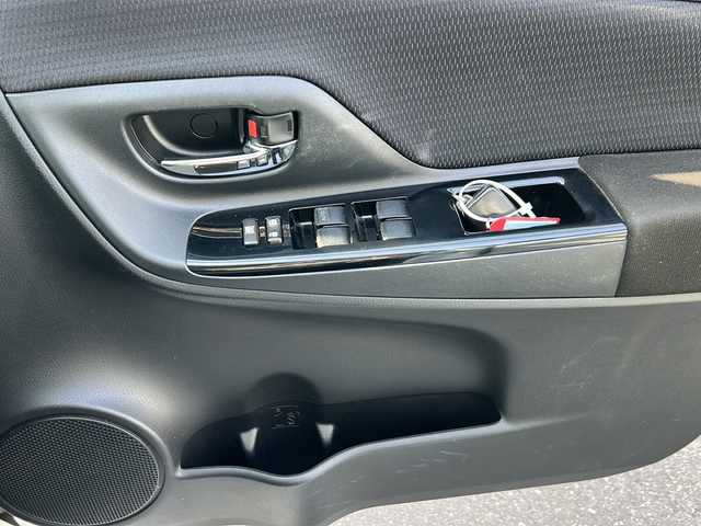 トヨタ ヴィッツ F スマートスタイル 茨城県 2015(平27)年 6.1万km ホワイトパールクリスタルシャイン 純正SDナビ/バックカメラ/Bluetooth/CDチェンジャー/ETC/横滑り防止装置/ハロゲンヘッドライト/純正14インチアルミホイール/アイドリングストップ/スマートキー/純正フロアマット/禁煙車