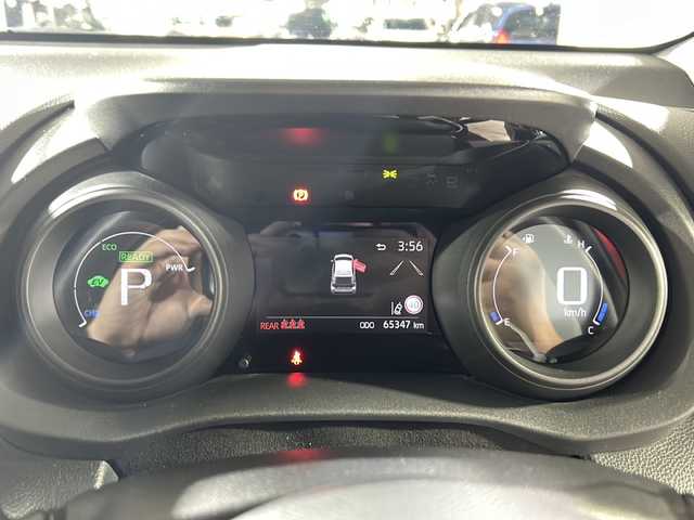 トヨタ ヤリス ハイブリッド G 福岡県 2021(令3)年 6.6万km ブラック/コーラルクリスタルシャイン ・Bカメラ/・AppleCarPlay/・ミラーキャスト/・スマートキー/・スペアキー1本/・プッシュスタート/・Bluetooth/・T-コネクト/・ETC/・ドラレコ/・オートライト/・純正オーディオ/・LEDヘッドライト