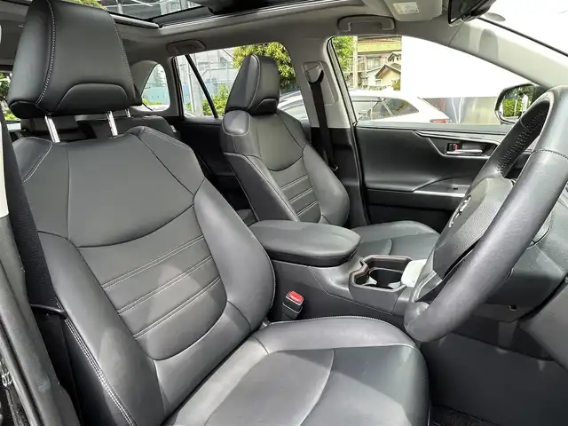 トヨタ ＲＡＶ４ ハイブリットG 東京都 2020(令2)年 1.5万km アティチュードブラックマイカ ワンオーナー/純正SDナビ/　フルセグTV/DVD/CD/Bluetooth/バックカメラ/パノラマムーンルーフ/プリクラッシュセーフティ/ブラインドスポットモニター/パワーバックドア/レザーシート/パワーシート/シートヒーター/シートメモリー/ハンドルヒーター/ステアリングヒーター/LEDヘッドライト/フォグランプ/オートライト/ビルトインETC/プッシュスタート/スマートキー/横すべり防止/電動格納ミラー/ウインカーミラー/純正フロアマット