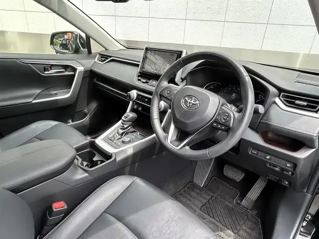 トヨタ ＲＡＶ４ ハイブリットG 東京都 2020(令2)年 1.5万km アティチュードブラックマイカ ワンオーナー/純正SDナビ/　フルセグTV/DVD/CD/Bluetooth/バックカメラ/パノラマムーンルーフ/プリクラッシュセーフティ/ブラインドスポットモニター/パワーバックドア/レザーシート/パワーシート/シートヒーター/シートメモリー/ハンドルヒーター/ステアリングヒーター/LEDヘッドライト/フォグランプ/オートライト/ビルトインETC/プッシュスタート/スマートキー/横すべり防止/電動格納ミラー/ウインカーミラー/純正フロアマット