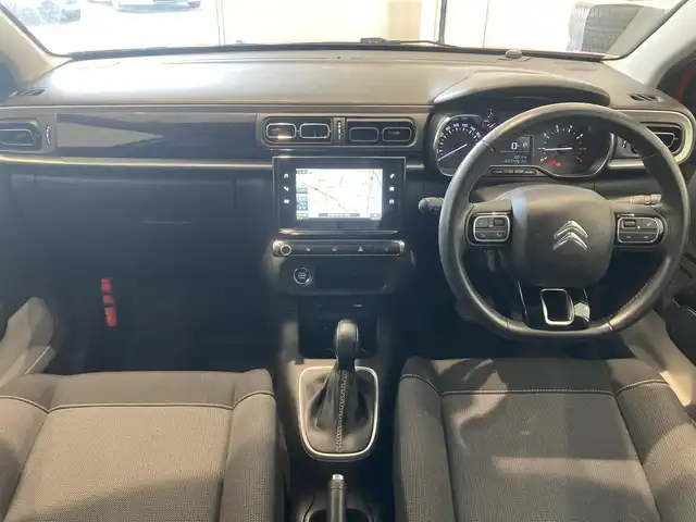 シトロエン Ｃ３ シャイン 熊本県 2019(平31)年 2.8万km オレンジⅡ ・スマートキー/・プッシュスタート/・アクティブセーフティブレーキ/・疲労検知/・インテリジェントハイビーム/・パーキングセンサー/・ブラインドスポットモニター/・クルーズコントロール/・純正ナビ/　【Bluetooth・USB・AppleCarPlay・AndroidAuto】/・フルセグTV/・バックカメラ/・ETC/・ドライブレコーダー(前方録画)/・フォグランプ/・純正マット/・保証書/取説