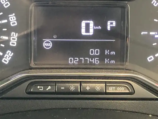 シトロエン Ｃ３ シャイン 熊本県 2019(平31)年 2.8万km オレンジⅡ ・スマートキー/・プッシュスタート/・アクティブセーフティブレーキ/・疲労検知/・インテリジェントハイビーム/・パーキングセンサー/・ブラインドスポットモニター/・クルーズコントロール/・純正ナビ/　【Bluetooth・USB・AppleCarPlay・AndroidAuto】/・フルセグTV/・バックカメラ/・ETC/・ドライブレコーダー(前方録画)/・フォグランプ/・純正マット/・保証書/取説