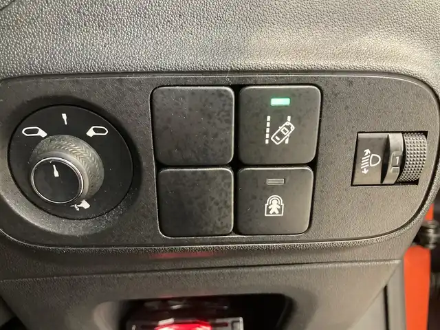 シトロエン Ｃ３ シャイン 熊本県 2019(平31)年 2.8万km オレンジⅡ ・スマートキー/・プッシュスタート/・アクティブセーフティブレーキ/・疲労検知/・インテリジェントハイビーム/・パーキングセンサー/・ブラインドスポットモニター/・クルーズコントロール/・純正ナビ/　【Bluetooth・USB・AppleCarPlay・AndroidAuto】/・フルセグTV/・バックカメラ/・ETC/・ドライブレコーダー(前方録画)/・フォグランプ/・純正マット/・保証書/取説