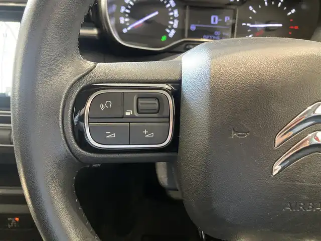シトロエン Ｃ３ シャイン 熊本県 2019(平31)年 2.8万km オレンジⅡ ・スマートキー/・プッシュスタート/・アクティブセーフティブレーキ/・疲労検知/・インテリジェントハイビーム/・パーキングセンサー/・ブラインドスポットモニター/・クルーズコントロール/・純正ナビ/　【Bluetooth・USB・AppleCarPlay・AndroidAuto】/・フルセグTV/・バックカメラ/・ETC/・ドライブレコーダー(前方録画)/・フォグランプ/・純正マット/・保証書/取説