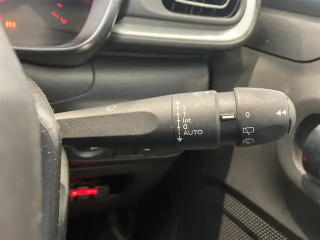 シトロエン Ｃ３ シャイン 熊本県 2019(平31)年 2.8万km オレンジⅡ ・スマートキー/・プッシュスタート/・アクティブセーフティブレーキ/・疲労検知/・インテリジェントハイビーム/・パーキングセンサー/・ブラインドスポットモニター/・クルーズコントロール/・純正ナビ/　【Bluetooth・USB・AppleCarPlay・AndroidAuto】/・フルセグTV/・バックカメラ/・ETC/・ドライブレコーダー(前方録画)/・フォグランプ/・純正マット/・保証書/取説