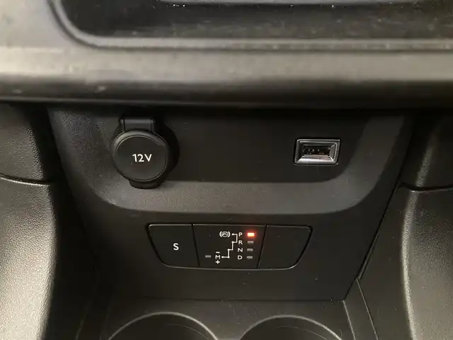 シトロエン Ｃ３ シャイン 熊本県 2019(平31)年 2.8万km オレンジⅡ ・スマートキー/・プッシュスタート/・アクティブセーフティブレーキ/・疲労検知/・インテリジェントハイビーム/・パーキングセンサー/・ブラインドスポットモニター/・クルーズコントロール/・純正ナビ/　【Bluetooth・USB・AppleCarPlay・AndroidAuto】/・フルセグTV/・バックカメラ/・ETC/・ドライブレコーダー(前方録画)/・フォグランプ/・純正マット/・保証書/取説