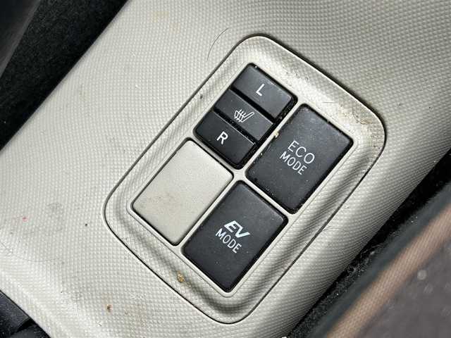 トヨタ アクア G 佐賀県 2012(平24)年 9.5万km ホワイト 後方コーナーセンサー/社外前後ドライブレコーダー/DRC-31M/LEDヘッドライト/・フォグランプ/前席シートヒーター/ETC/純正フロアマット/スマートキー/スペアキー×１/取扱説明書/保証書