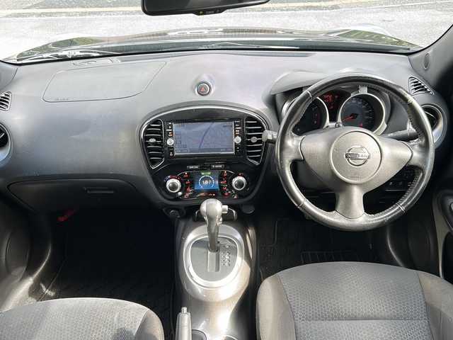 日産 ジューク 15RX Vセレクション 沖縄県 2015(平27)年 7.1万km スーパーブラック 純正ナビ　/（AM/FM/CD/DVD/BT）　/全方位モニター　/フルセグTV　/衝突軽減　/レーンキープアシスト　/純正フロアマット　/ベンチシート　/オートライト　/純正17AW　/横滑り防止装置　/スマートキー/アイドリングストップ