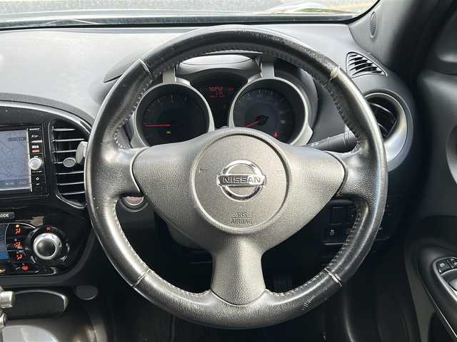 日産 ジューク 15RX Vセレクション 沖縄県 2015(平27)年 7.1万km スーパーブラック 純正ナビ　/（AM/FM/CD/DVD/BT）　/全方位モニター　/フルセグTV　/衝突軽減　/レーンキープアシスト　/純正フロアマット　/ベンチシート　/オートライト　/純正17AW　/横滑り防止装置　/スマートキー/アイドリングストップ