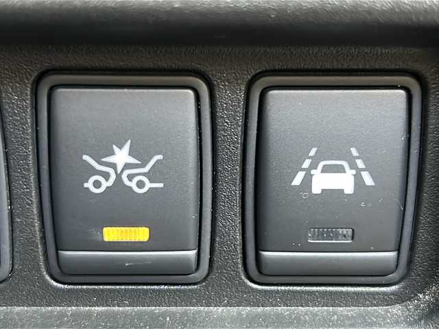 日産 ジューク 15RX Vセレクション 沖縄県 2015(平27)年 7.1万km スーパーブラック 純正ナビ　/（AM/FM/CD/DVD/BT）　/全方位モニター　/フルセグTV　/衝突軽減　/レーンキープアシスト　/純正フロアマット　/ベンチシート　/オートライト　/純正17AW　/横滑り防止装置　/スマートキー/アイドリングストップ