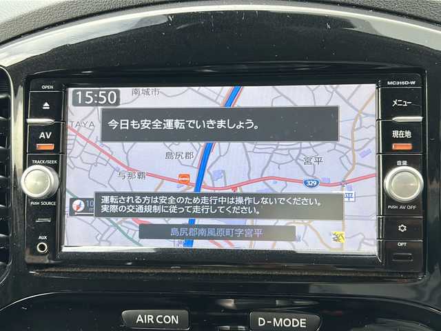 日産 ジューク 15RX Vセレクション 沖縄県 2015(平27)年 7.1万km スーパーブラック 純正ナビ　/（AM/FM/CD/DVD/BT）　/全方位モニター　/フルセグTV　/衝突軽減　/レーンキープアシスト　/純正フロアマット　/ベンチシート　/オートライト　/純正17AW　/横滑り防止装置　/スマートキー/アイドリングストップ