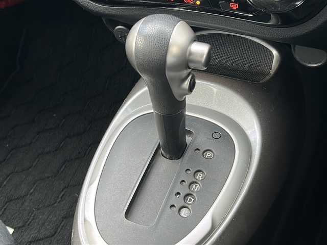 日産 ジューク 15RX Vセレクション 沖縄県 2015(平27)年 7.1万km スーパーブラック 純正ナビ　/（AM/FM/CD/DVD/BT）　/全方位モニター　/フルセグTV　/衝突軽減　/レーンキープアシスト　/純正フロアマット　/ベンチシート　/オートライト　/純正17AW　/横滑り防止装置　/スマートキー/アイドリングストップ