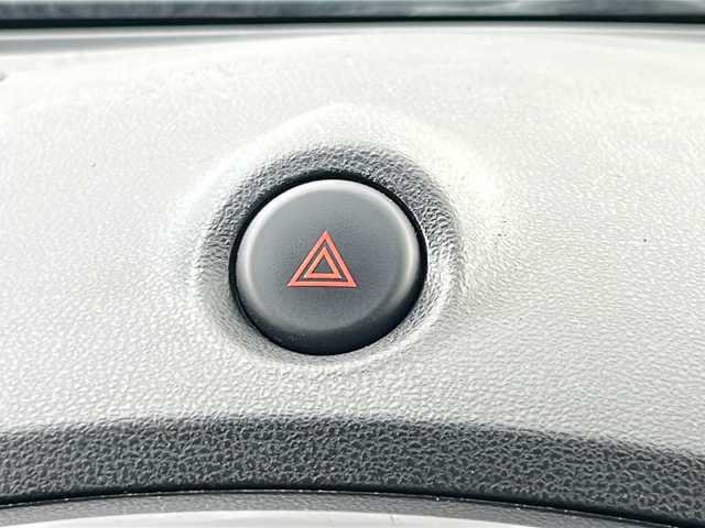 日産 ジューク 15RX Vセレクション 沖縄県 2015(平27)年 7.1万km スーパーブラック 純正ナビ　/（AM/FM/CD/DVD/BT）　/全方位モニター　/フルセグTV　/衝突軽減　/レーンキープアシスト　/純正フロアマット　/ベンチシート　/オートライト　/純正17AW　/横滑り防止装置　/スマートキー/アイドリングストップ
