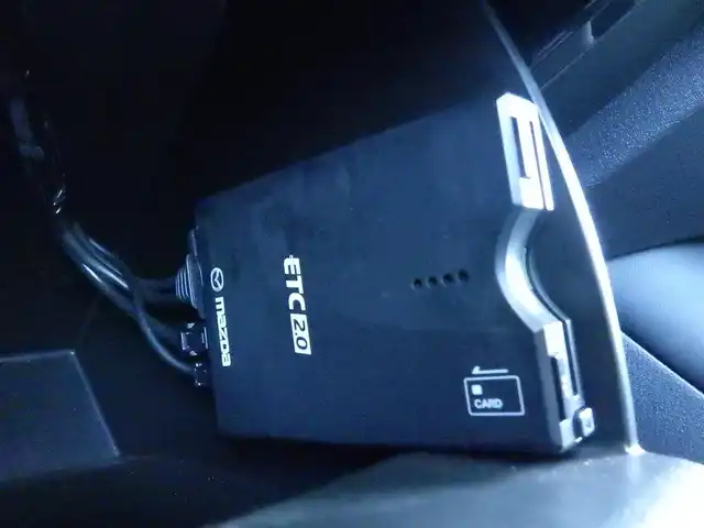 マツダ マツダ６ワゴン 20S 千葉県 2020(令2)年 3.7万km スノーフレイクホワイトパールマイカ スマートシティブレーキサポート/ブラインドスポットモニタリング/アクティブ・ドライビング・ディスプレイ/純正SDナビ/【Bluetooth接続】/バックカメラ/ドライブレコーダー/革巻きステアリング/ステアリングスイッチ/パドルシフト/ETC（2.0）/LEDヘッドライト/ウインカーミラー/リアコーナーセンサー/純正17インチアルミホイル/サイド/カーテンエアバッグ/アドバンストキーレスエントリー