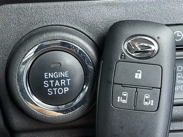 ダイハツ アトレー バン RS 新潟県 2022(令4)年 2.5万km オフビートカーキM 4WD/デジタルインナーミラー/シートカバー/衝突被害軽減システム/社外ディスプレイオーディオ/【BT】/バックカメラ/両側パワースライドドア/レーダークルーズコントロール/LEDオートヘッドライト/14インチアルミホイール/アイドリングストップ/コーナーセンサー/純正フロアマット/ドアバイザ―/スマートキー×2