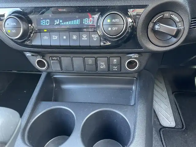 トヨタ ハイラックス Z GRスポーツ 福岡県 2022(令4)年 2.1万km アティチュードブラックマイカ プッシュスタート/パワーステアリング/MT付AT/BT/車外カメラ/ドラレコ/純正フロアマット/コーナーセンサー/オートライト/ABS/横滑り防止装置/衝突被害軽減システム