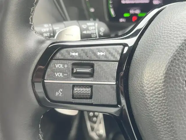 ホンダ ＺＲ－Ｖ ハイブリッド e:HEV Z 島根県 2023(令5)年 2.5万km ホワイトオーキッドパール 純正スマフォ連携メモリナビ/(フルセグTV/Ｂｌｕｅｔｏｏｔｈ接続)　/ＢＯＳＥサウンドスピーカー　/全方位カメラ/前後ドライブレコーダー　/ビルトインＥＴＣ2.0　/社外20インチアルミホイール【RAYS】/電動パーキングブレーキ/パワーバックドア/前席パワーシート/ヒーター/ステアリングヒーター　/置くだけ充電　/アダプティブクルーズコントロール/パドルシフト　/前後コーナーセンサー/レーンアシスト/衝突軽減ブレーキ/横滑り防止装置/アイドリングストップ/スマートキー/プッシュスタート/純正LEDヘッドライト/純正フロアマット