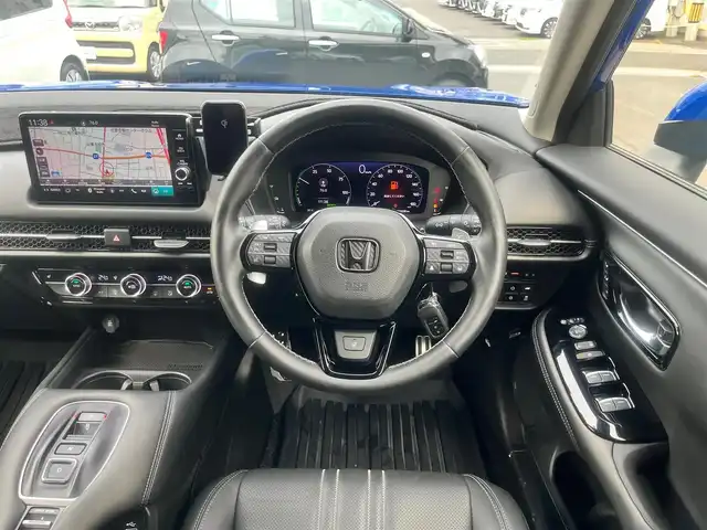 ホンダ ＺＲ－Ｖ ハイブリッド e:HEV Z 島根県 2023(令5)年 2.5万km ホワイトオーキッドパール 純正スマフォ連携メモリナビ/(フルセグTV/Ｂｌｕｅｔｏｏｔｈ接続)　/ＢＯＳＥサウンドスピーカー　/全方位カメラ/前後ドライブレコーダー　/ビルトインＥＴＣ2.0　/社外20インチアルミホイール【RAYS】/電動パーキングブレーキ/パワーバックドア/前席パワーシート/ヒーター/ステアリングヒーター　/置くだけ充電　/アダプティブクルーズコントロール/パドルシフト　/前後コーナーセンサー/レーンアシスト/衝突軽減ブレーキ/横滑り防止装置/アイドリングストップ/スマートキー/プッシュスタート/純正LEDヘッドライト/純正フロアマット