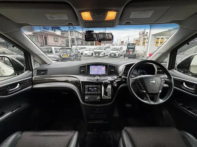 日産 エルグランド 250ハイウェイスターS 熊本県 2016(平28)年 11.9万km ブリリアントホワイトパール ワンオーナー/純正ナビ/【フルセグTV/Bluetooth/CD/DVD】/全周囲カメラ/バックカメラ/純正フリップダウンモニター/両側パワースライドドア/クルーズコントロール/オートライト/ウィンカーミラー/プッシュスタート/スマートキー/１００V電源/ハーフレザーシート/2列目オットマンシート/革巻きステアリング/ステアリングスイッチ/純正18インチAW/ドライブレコーダー/ETC/純正ドアバイザー/純正フロアマット/横滑り防止装置/保証書/取扱説明書/スペアキー