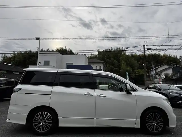 日産 エルグランド 250ハイウェイスターS 熊本県 2016(平28)年 11.9万km ブリリアントホワイトパール ワンオーナー/純正ナビ/【フルセグTV/Bluetooth/CD/DVD】/全周囲カメラ/バックカメラ/純正フリップダウンモニター/両側パワースライドドア/クルーズコントロール/オートライト/ウィンカーミラー/プッシュスタート/スマートキー/１００V電源/ハーフレザーシート/2列目オットマンシート/革巻きステアリング/ステアリングスイッチ/純正18インチAW/ドライブレコーダー/ETC/純正ドアバイザー/純正フロアマット/横滑り防止装置/保証書/取扱説明書/スペアキー