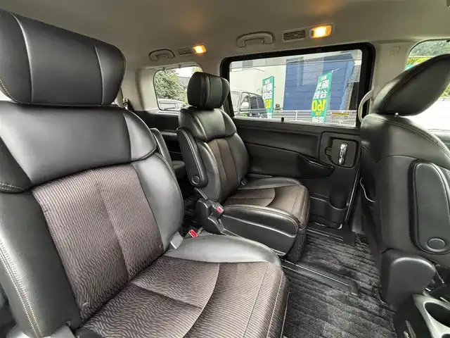 日産 エルグランド 250ハイウェイスターS 熊本県 2016(平28)年 11.9万km ブリリアントホワイトパール ワンオーナー/純正ナビ/【フルセグTV/Bluetooth/CD/DVD】/全周囲カメラ/バックカメラ/純正フリップダウンモニター/両側パワースライドドア/クルーズコントロール/オートライト/ウィンカーミラー/プッシュスタート/スマートキー/１００V電源/ハーフレザーシート/2列目オットマンシート/革巻きステアリング/ステアリングスイッチ/純正18インチAW/ドライブレコーダー/ETC/純正ドアバイザー/純正フロアマット/横滑り防止装置/保証書/取扱説明書/スペアキー