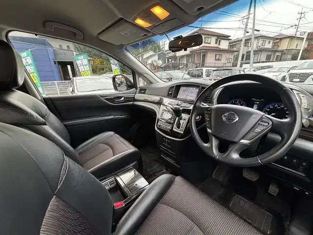 日産 エルグランド 250ハイウェイスターS 熊本県 2016(平28)年 11.9万km ブリリアントホワイトパール ワンオーナー/純正ナビ/【フルセグTV/Bluetooth/CD/DVD】/全周囲カメラ/バックカメラ/純正フリップダウンモニター/両側パワースライドドア/クルーズコントロール/オートライト/ウィンカーミラー/プッシュスタート/スマートキー/１００V電源/ハーフレザーシート/2列目オットマンシート/革巻きステアリング/ステアリングスイッチ/純正18インチAW/ドライブレコーダー/ETC/純正ドアバイザー/純正フロアマット/横滑り防止装置/保証書/取扱説明書/スペアキー