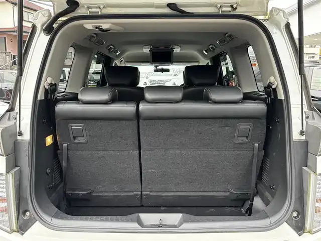 日産 エルグランド 250ハイウェイスターS 熊本県 2016(平28)年 11.9万km ブリリアントホワイトパール ワンオーナー/純正ナビ/【フルセグTV/Bluetooth/CD/DVD】/全周囲カメラ/バックカメラ/純正フリップダウンモニター/両側パワースライドドア/クルーズコントロール/オートライト/ウィンカーミラー/プッシュスタート/スマートキー/１００V電源/ハーフレザーシート/2列目オットマンシート/革巻きステアリング/ステアリングスイッチ/純正18インチAW/ドライブレコーダー/ETC/純正ドアバイザー/純正フロアマット/横滑り防止装置/保証書/取扱説明書/スペアキー