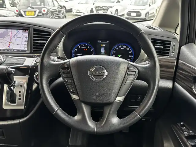 日産 エルグランド 250ハイウェイスターS 熊本県 2016(平28)年 11.9万km ブリリアントホワイトパール ワンオーナー/純正ナビ/【フルセグTV/Bluetooth/CD/DVD】/全周囲カメラ/バックカメラ/純正フリップダウンモニター/両側パワースライドドア/クルーズコントロール/オートライト/ウィンカーミラー/プッシュスタート/スマートキー/１００V電源/ハーフレザーシート/2列目オットマンシート/革巻きステアリング/ステアリングスイッチ/純正18インチAW/ドライブレコーダー/ETC/純正ドアバイザー/純正フロアマット/横滑り防止装置/保証書/取扱説明書/スペアキー