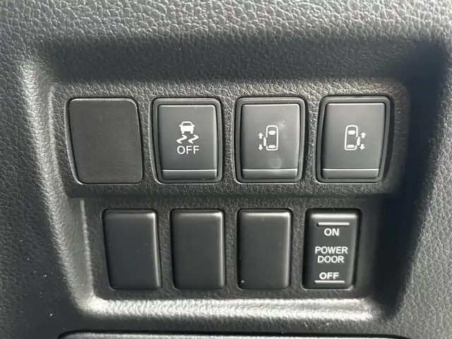 日産 エルグランド 250ハイウェイスターS 熊本県 2016(平28)年 11.9万km ブリリアントホワイトパール ワンオーナー/純正ナビ/【フルセグTV/Bluetooth/CD/DVD】/全周囲カメラ/バックカメラ/純正フリップダウンモニター/両側パワースライドドア/クルーズコントロール/オートライト/ウィンカーミラー/プッシュスタート/スマートキー/１００V電源/ハーフレザーシート/2列目オットマンシート/革巻きステアリング/ステアリングスイッチ/純正18インチAW/ドライブレコーダー/ETC/純正ドアバイザー/純正フロアマット/横滑り防止装置/保証書/取扱説明書/スペアキー