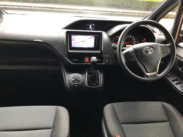 トヨタ ノア X 福井県 2018(平30)年 4.6万km シルバーM 4WD/純正ナビ/バックカメラ/トヨタセーフティサポート/クルーズコントロール/パワースライドドア/LEDヘッドライト/キーレスエントリー/アイドリングストップ/8人乗り/オートライト/ABS/ワンセグ/CD/Bluetooth