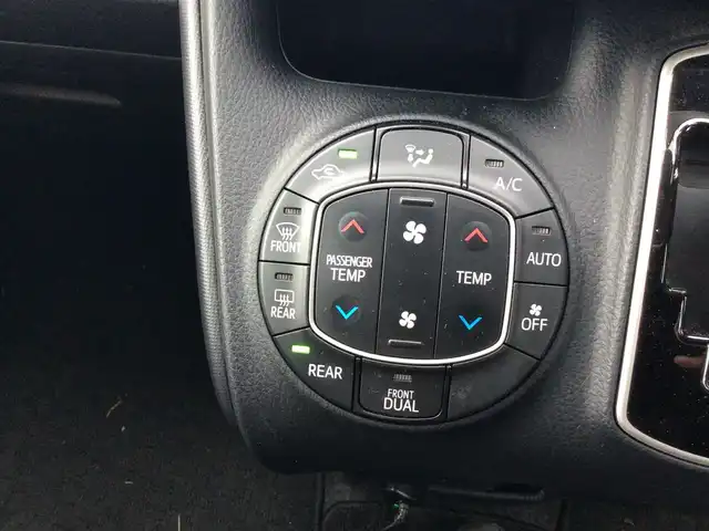 トヨタ ノア X 福井県 2018(平30)年 4.6万km シルバーM 4WD/純正ナビ/バックカメラ/トヨタセーフティサポート/クルーズコントロール/パワースライドドア/LEDヘッドライト/キーレスエントリー/アイドリングストップ/8人乗り/オートライト/ABS/ワンセグ/CD/Bluetooth