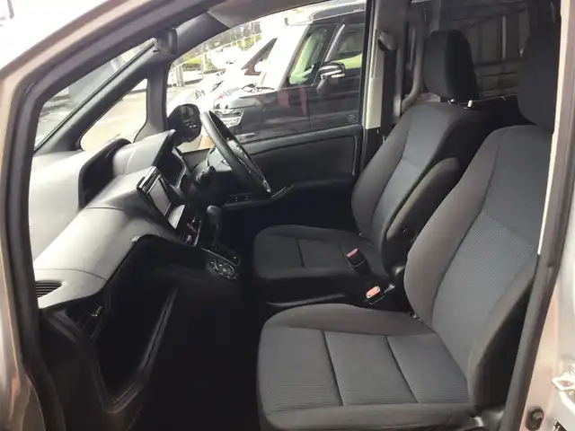 トヨタ ノア X 福井県 2018(平30)年 4.6万km シルバーM 4WD/純正ナビ/バックカメラ/トヨタセーフティサポート/クルーズコントロール/パワースライドドア/LEDヘッドライト/キーレスエントリー/アイドリングストップ/8人乗り/オートライト/ABS/ワンセグ/CD/Bluetooth