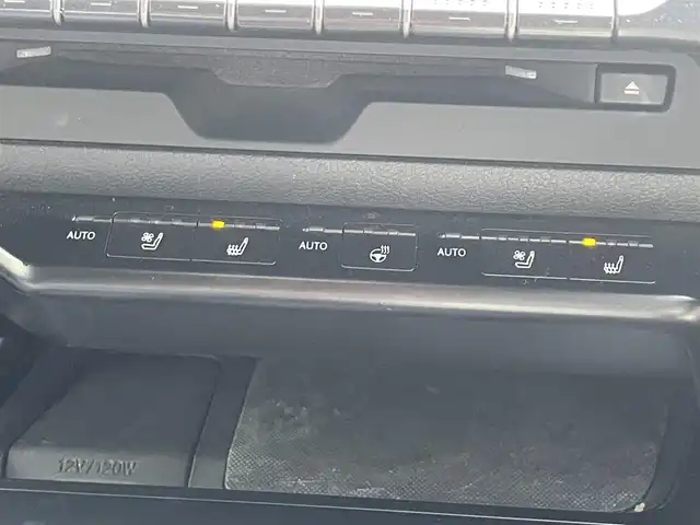 レクサス ＵＸ 250h Fスポーツ スタイルブルー 滋賀県 2021(令3)年 4.3万km ホワイトノーヴァガラスフレーク 純正ナビ/CD/DVD/Bluetooth/フルセグテレビ/パノラミックビューモニター/サンルーフ/ブラインドスポットモニター/パーキングサポートブレーキ/セーフティセンスプラス/・プリクラッシュセーフティ/・レーントレーシングアシスト/・オートマチックハイビーム/・レーダークルーズコントロール/・先行車発進告知機能/・ロードサインアシスト/フルブラックドアミラー/ヘッドアップディスプレイ/パワーシート/シートヒーター/ハンドルヒーター/クリアランスソナー/パドルシフト/前後ドライブレコーダー/プッシュスタート/スマートキー/スペアキー