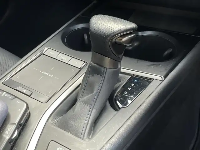 レクサス ＵＸ 250h Fスポーツ スタイルブルー 滋賀県 2021(令3)年 4.3万km ホワイトノーヴァガラスフレーク 純正ナビ/CD/DVD/Bluetooth/フルセグテレビ/パノラミックビューモニター/サンルーフ/ブラインドスポットモニター/パーキングサポートブレーキ/セーフティセンスプラス/・プリクラッシュセーフティ/・レーントレーシングアシスト/・オートマチックハイビーム/・レーダークルーズコントロール/・先行車発進告知機能/・ロードサインアシスト/フルブラックドアミラー/ヘッドアップディスプレイ/パワーシート/シートヒーター/ハンドルヒーター/クリアランスソナー/パドルシフト/前後ドライブレコーダー/プッシュスタート/スマートキー/スペアキー